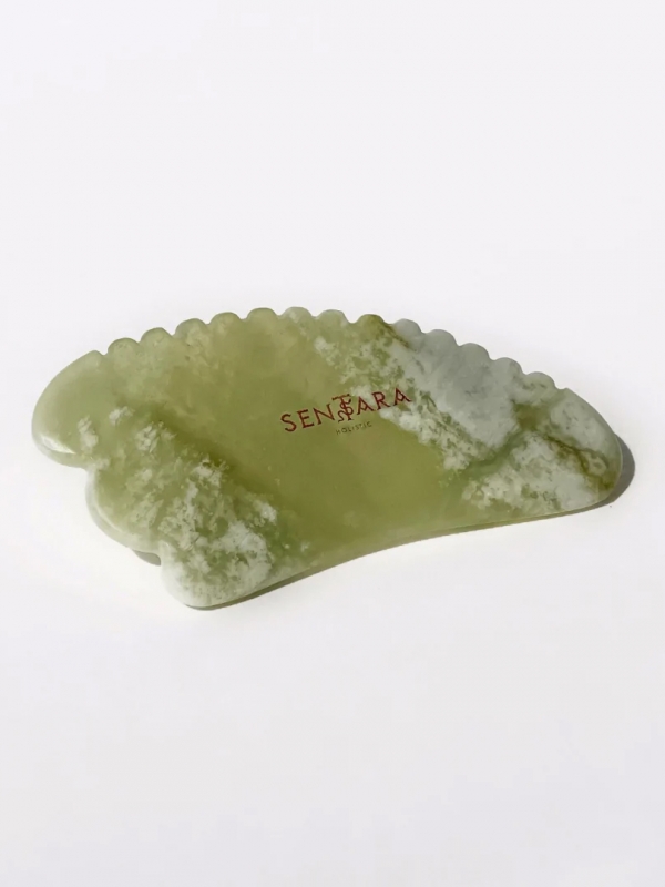 Gua Sha Corne à dents en Jade Vert - outil de massage - Sentara Holistic